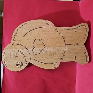 SPELL BOUND CUTTING BOARD WITH KNIFE STORAGE (FRED)